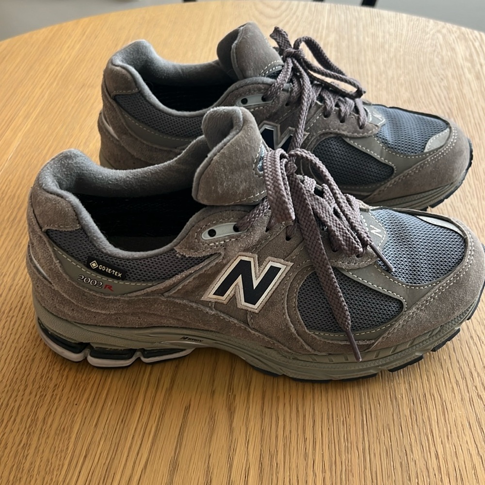 New balance 2002r in dark grey
